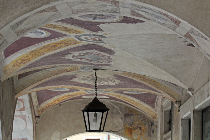 2017-08-31_134916 trentino-suedtirol-2017.jpg - Feltre - Laubengang am Rathaus